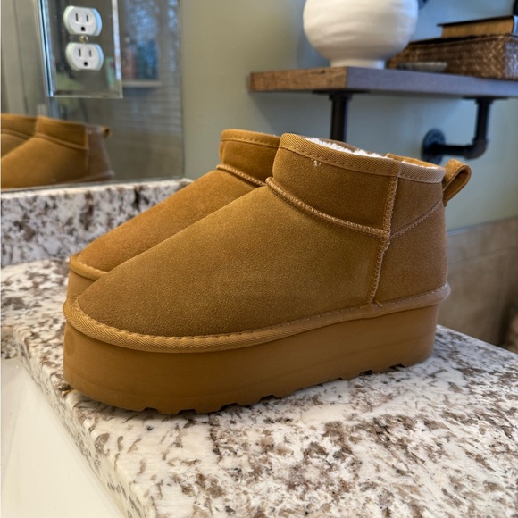 Cushionaire Hippy Platform Ankle Boot - Picture 2 of 9